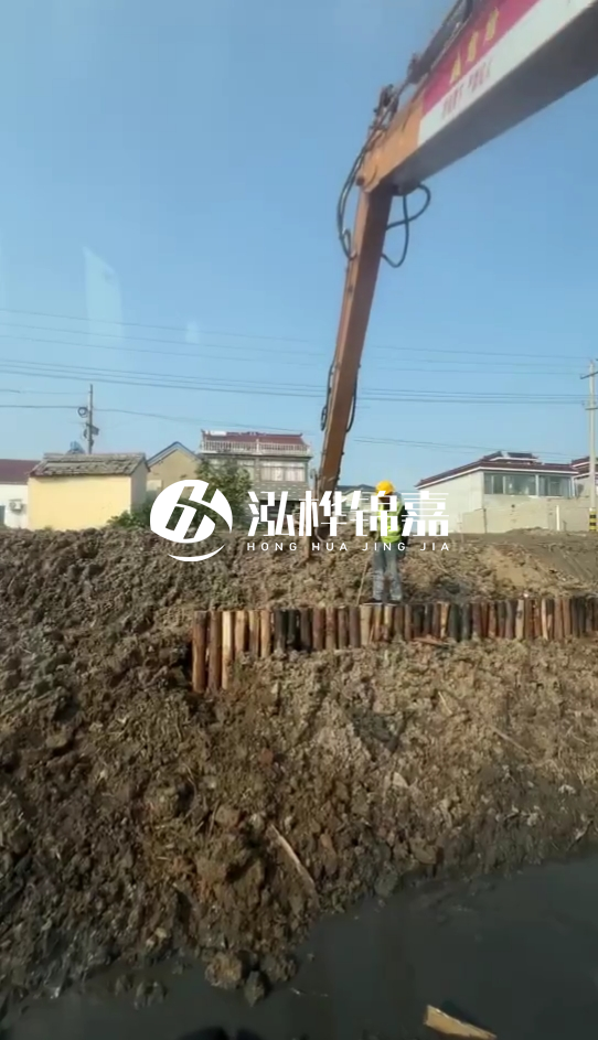 畢節(jié)市挖機(jī)打木樁專業(yè)施工-河道護(hù)坡木樁會(huì)不會(huì)腐爛？