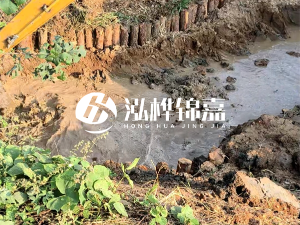 湖南防汛木樁批發(fā)廠家泓樺錦嘉 - 防洪木樁的作用是什么？?
